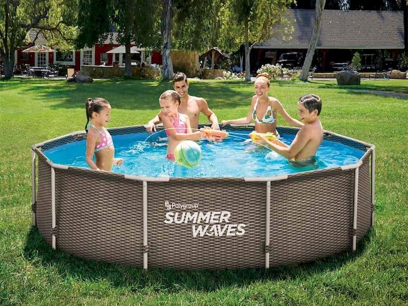 Nadzemní bazén Active Frame s rodinou