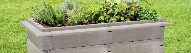 Vyvýšené záhony umístěné na zahradě