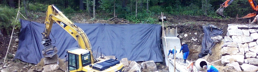 Tkaná geotextilie použitá při úpravě svahu