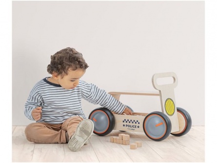 Dřevěné auto a chodítko Police