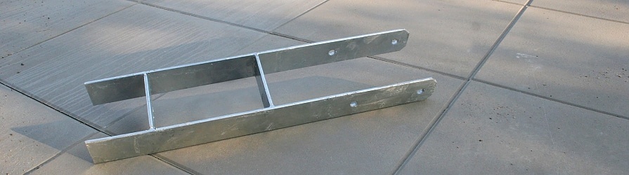 Zemní kotva na betonovém podkladu pro ukotvení pergoly