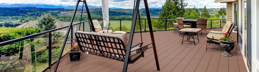 Terasa s WPC prkny a houpacím posezením