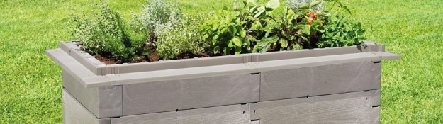 Vyvýšené záhony umístěné na zahradě