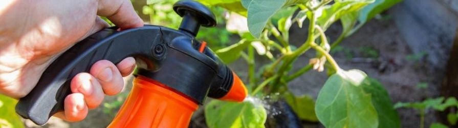 Aplikace zahradní chemie